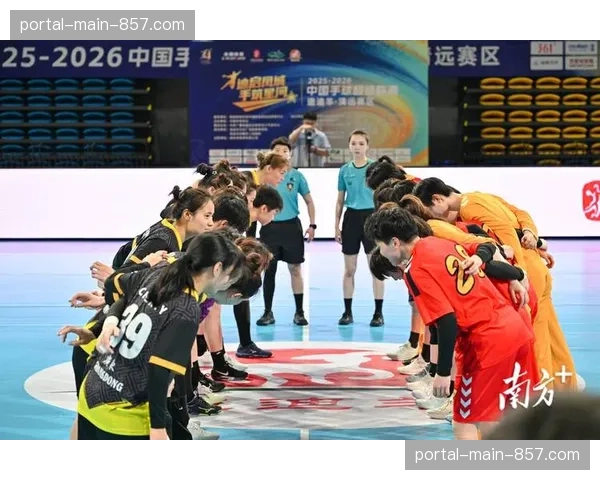 全国青少年校园手球联赛参赛队伍以学校为单位报名时，运动员必须来自同一所学校